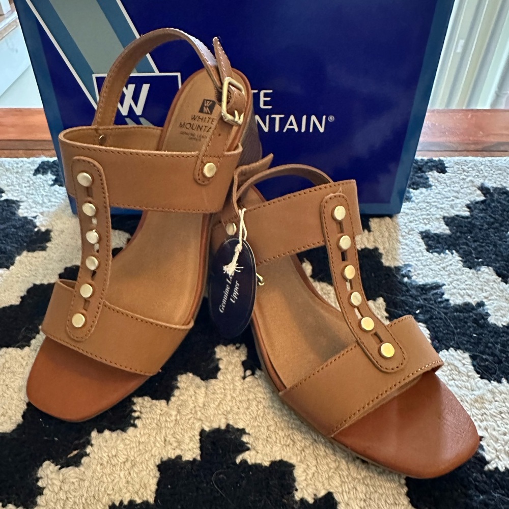 NEW White Mountain Genuine Leather Sandal, Size 8.5m